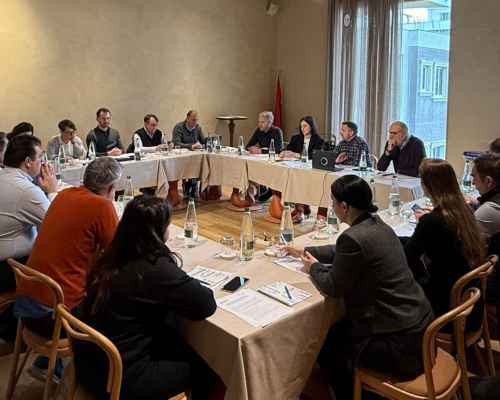 Shoqëria civile Kosovë-Serbi mblidhet në Durrës për një seminar për ndërtimin e paqes në mbështetje të normalizimit të marrëdhënieve midis dy vendeve
