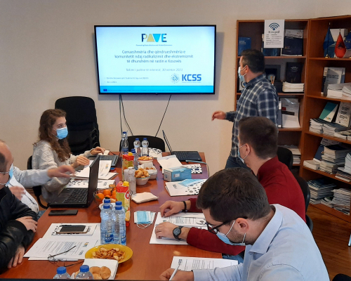 Konsultim me hisedarë për gjetjet paraprake nga hulumtimi në terren mbi (de) radikalizimin offline dhe online në Kosovë në kuadër të projektit PAVE 