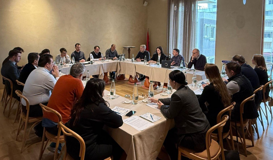 Shoqëria civile Kosovë-Serbi mblidhet në Durrës për një seminar për ndërtimin e paqes në mbështetje të normalizimit të marrëdhënieve midis dy vendeve